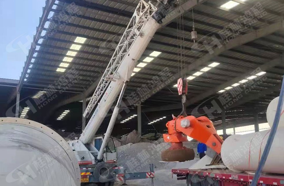 高嶺土立磨第5臺抵達客戶現場 高嶺土立磨第5臺抵達客戶現場