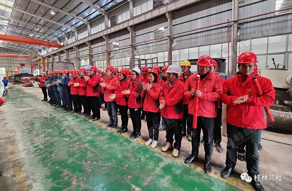 里程碑!桂林鴻程自主研發(fā)HC3000全球大型雷蒙磨正式投入市場! 里程碑!桂林鴻程自主研發(fā)HC3000全球大型雷蒙磨正式投入市場!