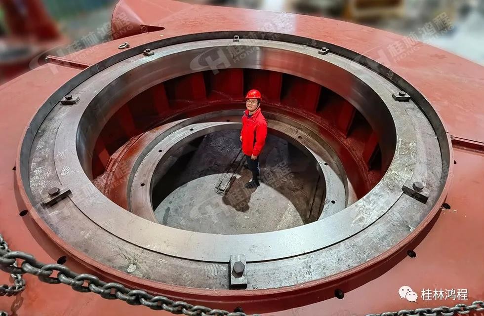 桂林鴻程首臺(tái)HC3000全球大型雷蒙磨正式投入市場 桂林鴻程首臺(tái)HC3000全球大型雷蒙磨正式投入市場